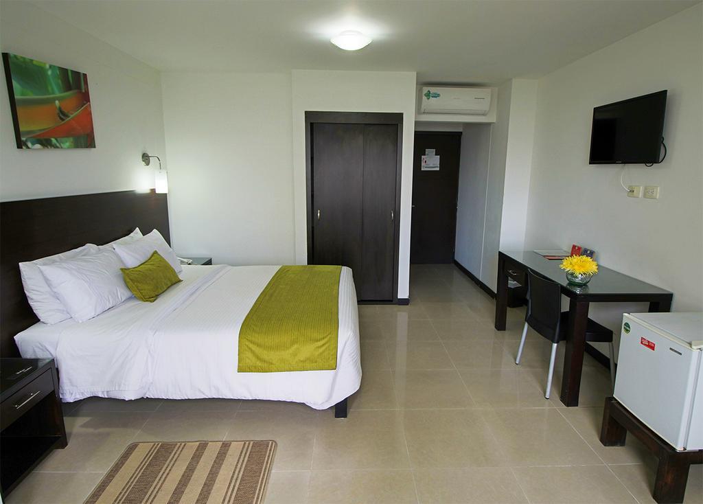 Hotel Pinares Plaza Pereira Εξωτερικό φωτογραφία