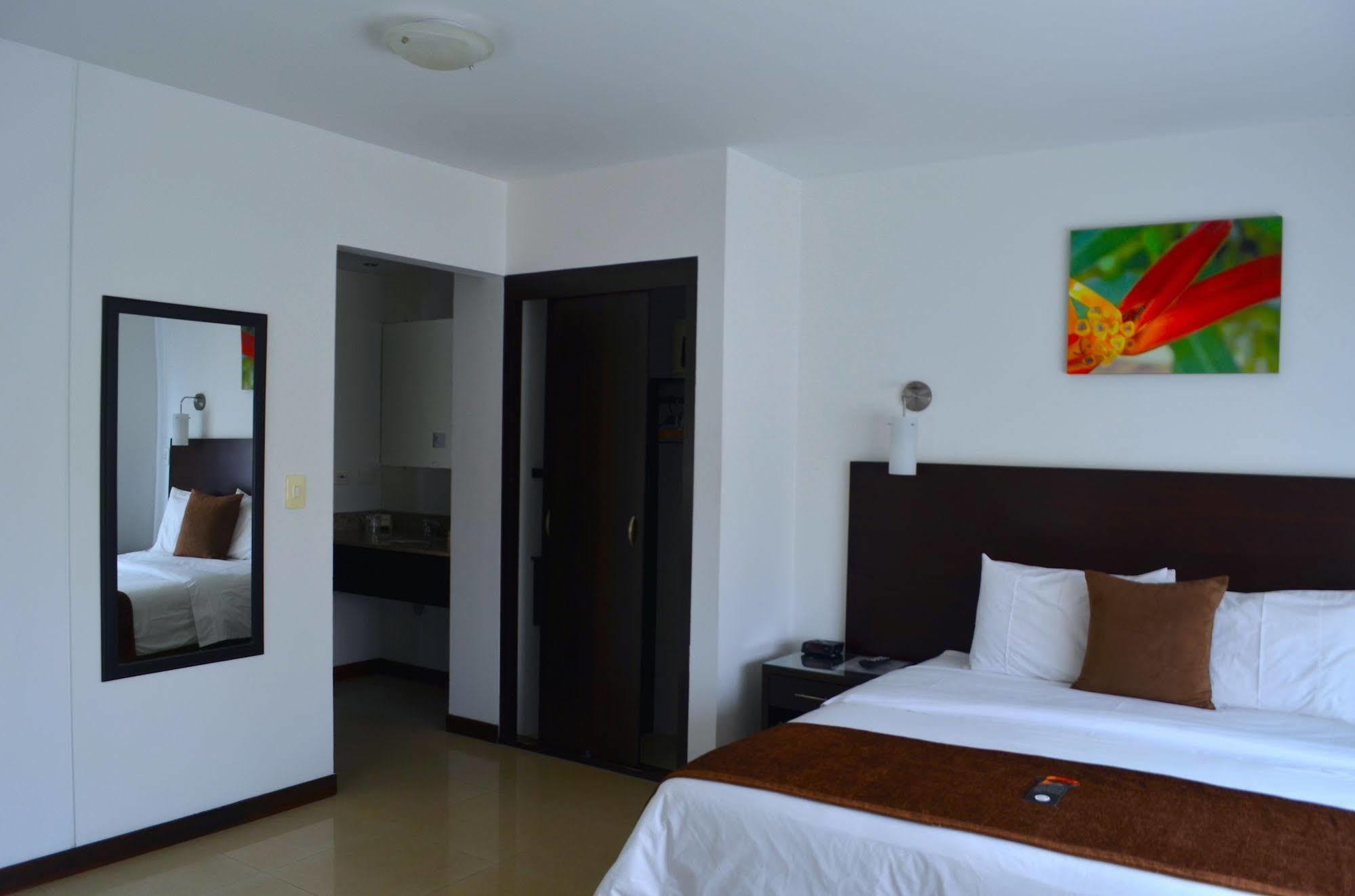 Hotel Pinares Plaza Pereira Εξωτερικό φωτογραφία